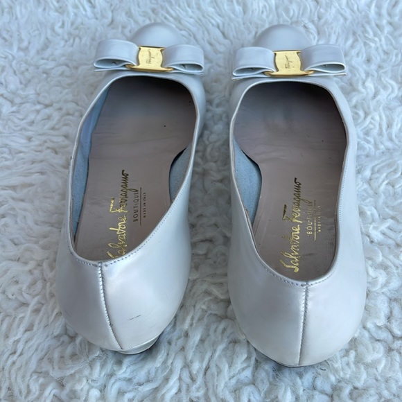 Salvatore Ferragamo Bow Low Heel Shoes.
Size 9 AA - Picture 4 of 9